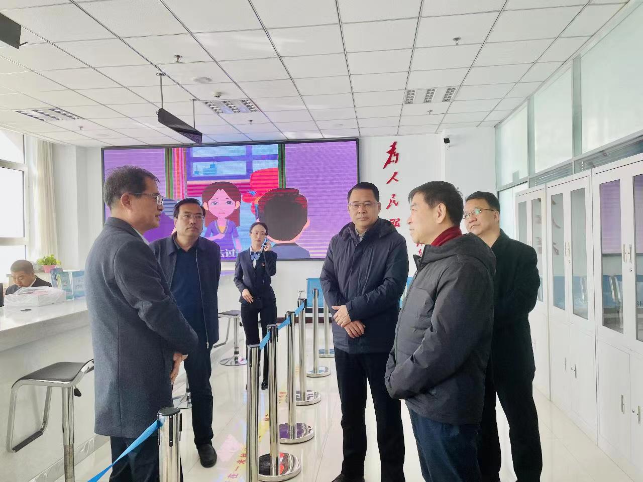 自治区医疗保障局党组书记、局长金满义赴乌兰察布市兴和县调研医保经办服务下沉工作