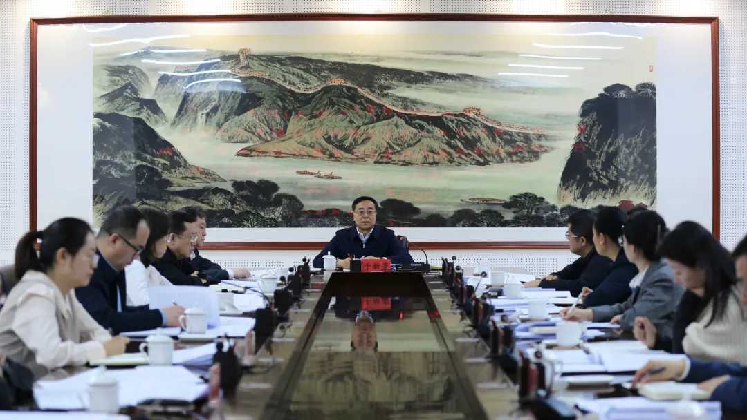 自治区住房和城乡建设厅召开党组（扩大）会议